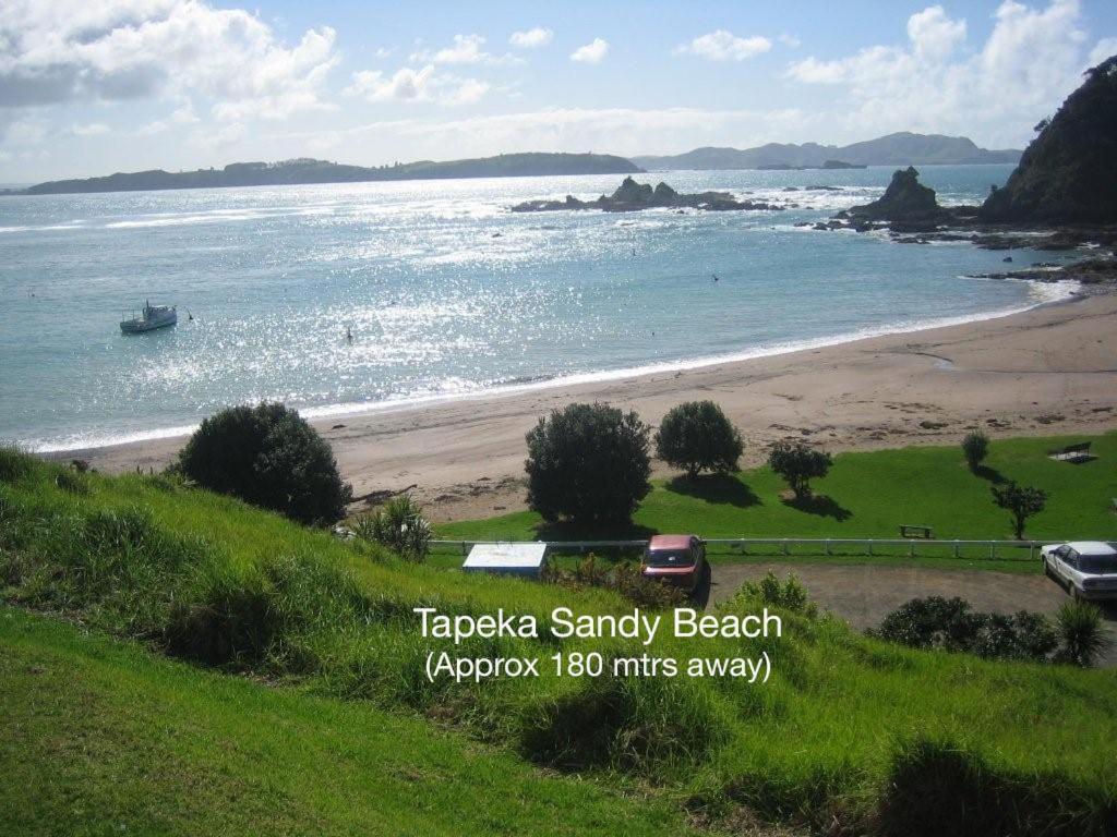 The Pacific Room, Tapeka Point Russell Exterior photo